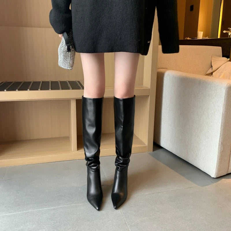 Lederstiefel mit spitzer Zehenpartie und Stilettoabsatz