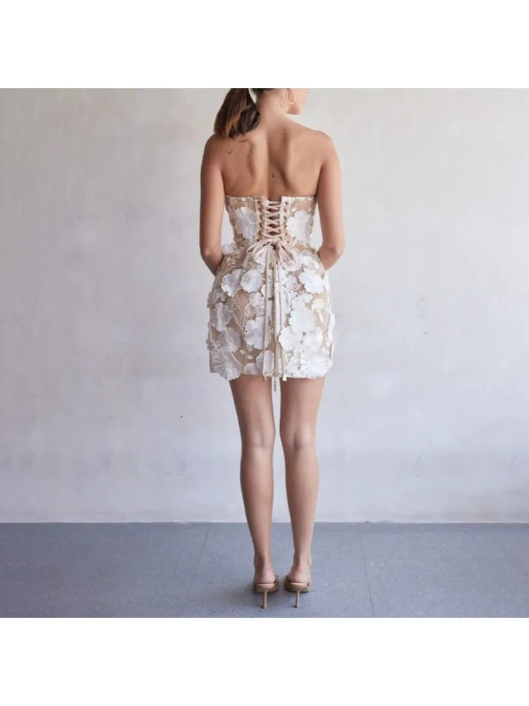 Waist clinching white flowers mini