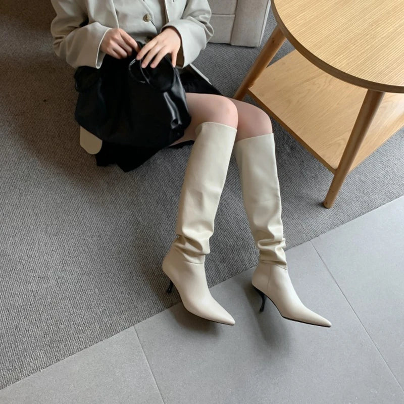 Lederstiefel mit spitzer Zehenpartie und Stilettoabsatz
