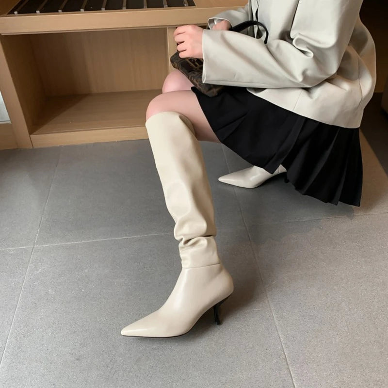 Lederstiefel mit spitzer Zehenpartie und Stilettoabsatz