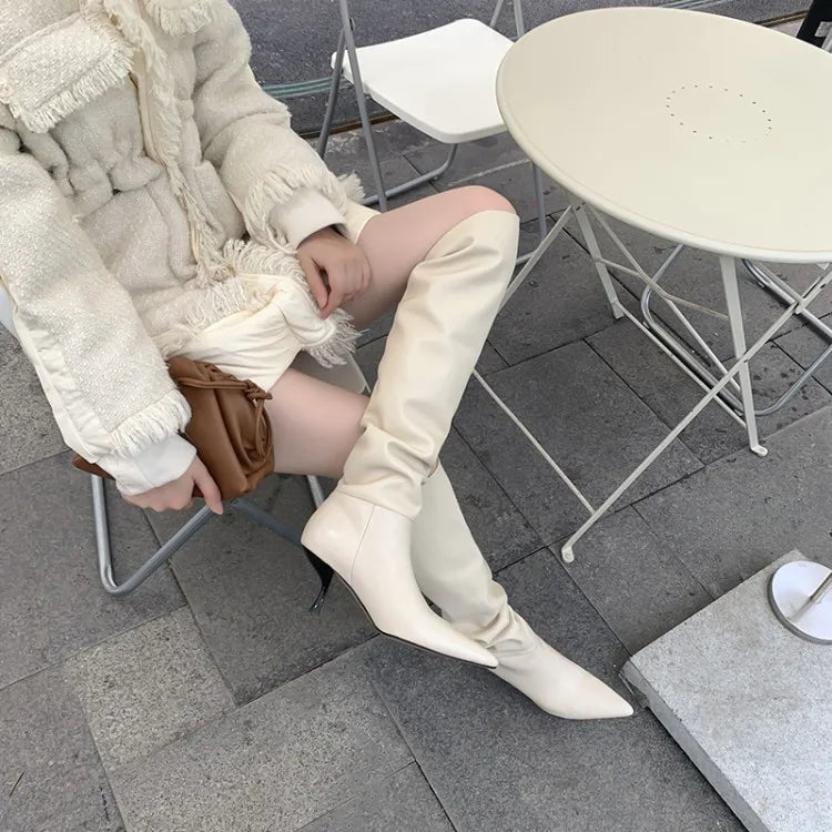 Lederstiefel mit spitzer Zehenpartie und Stilettoabsatz