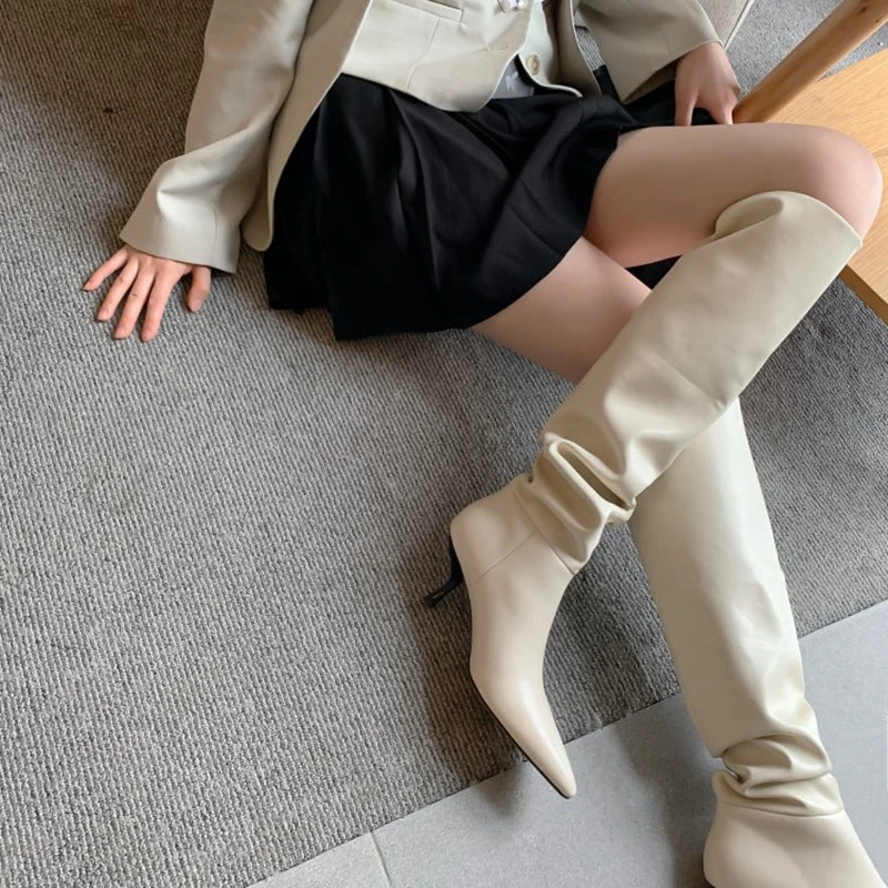 Lederstiefel mit spitzer Zehenpartie und Stilettoabsatz