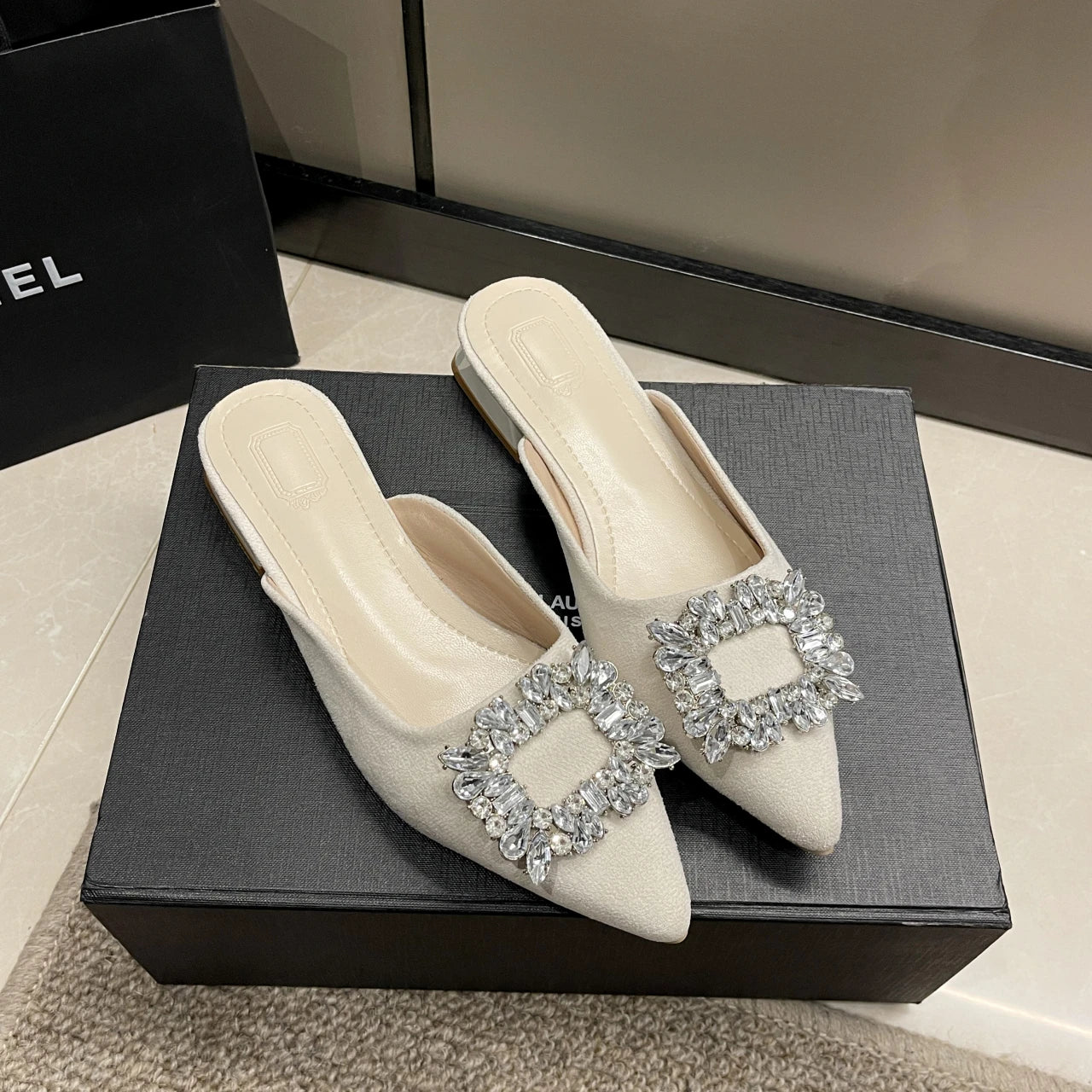 Manolo vibes heels