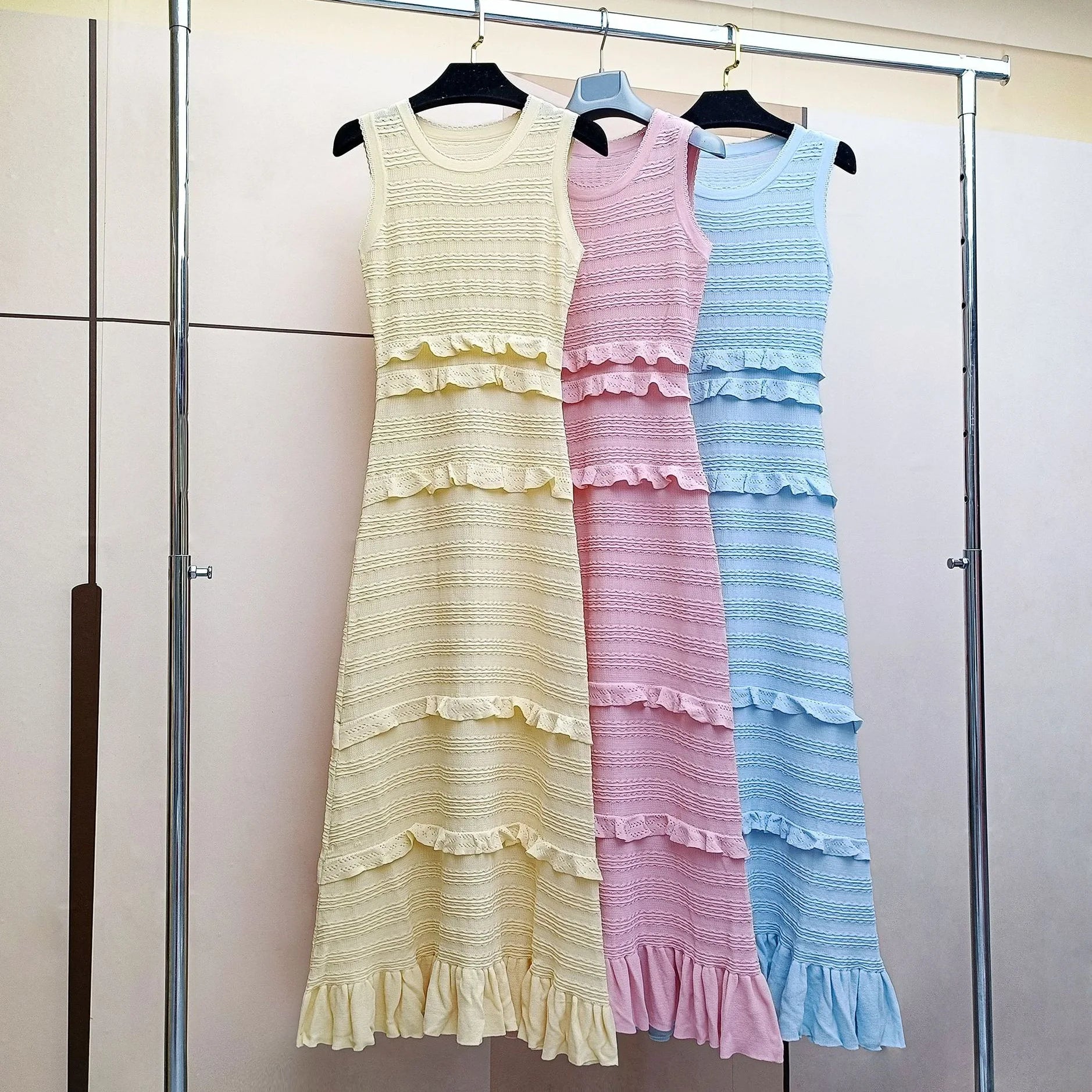 25 Spring and Summer New French Socialite Lace Slim-fit Knitted Cardigan Jacket Ruffled Sleeveless A-Line Solid Dress