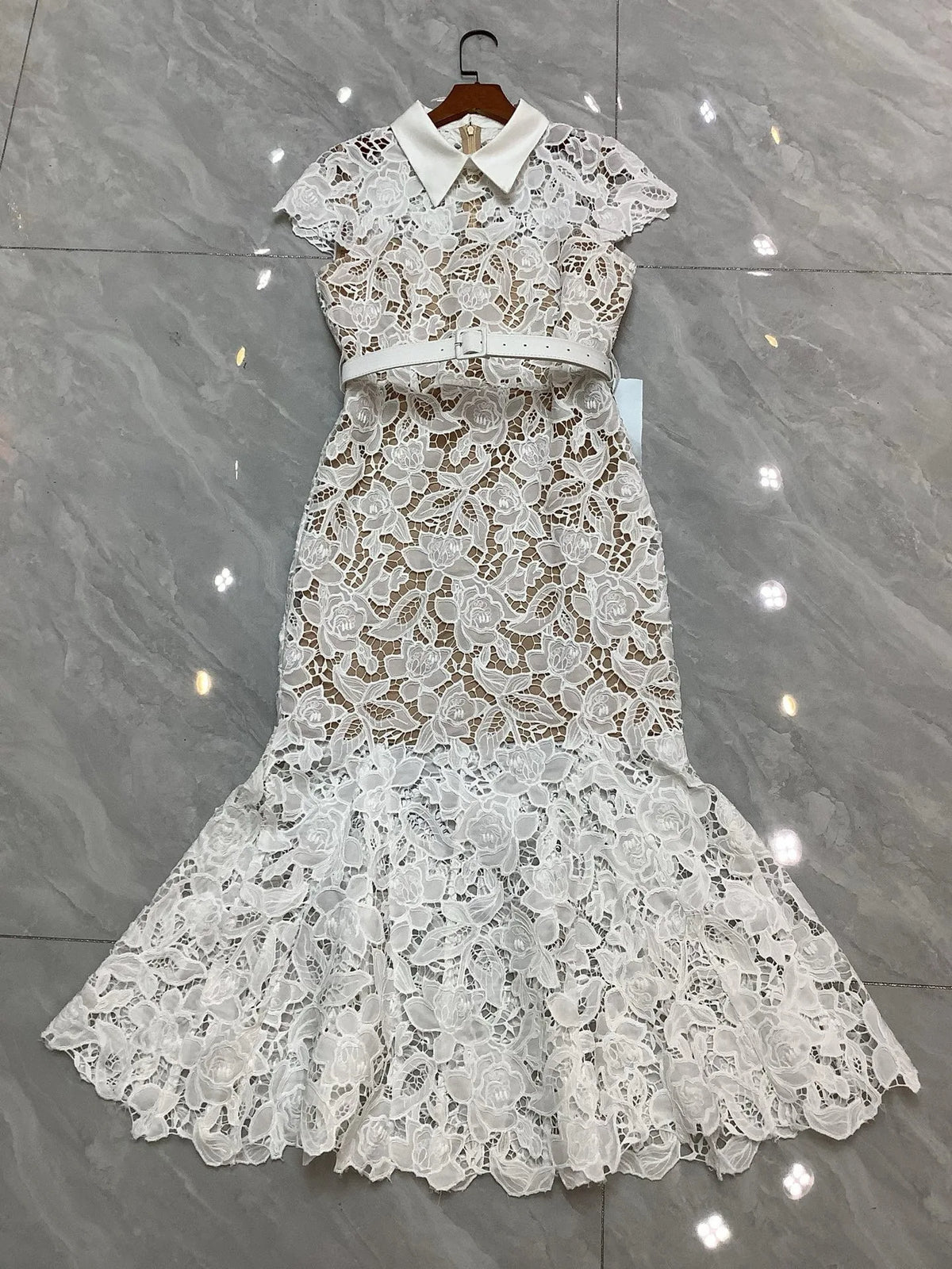 Lady Elegant Style Vintage Designed Hollow Out Lace Wear Lady Turn-down Collar Short Sleeve Solid Mermaid Long Dress