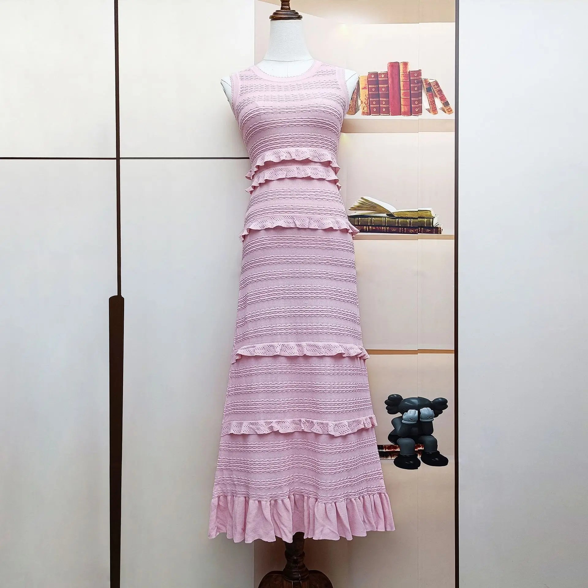 25 Spring and Summer New French Socialite Lace Slim-fit Knitted Cardigan Jacket Ruffled Sleeveless A-Line Solid Dress