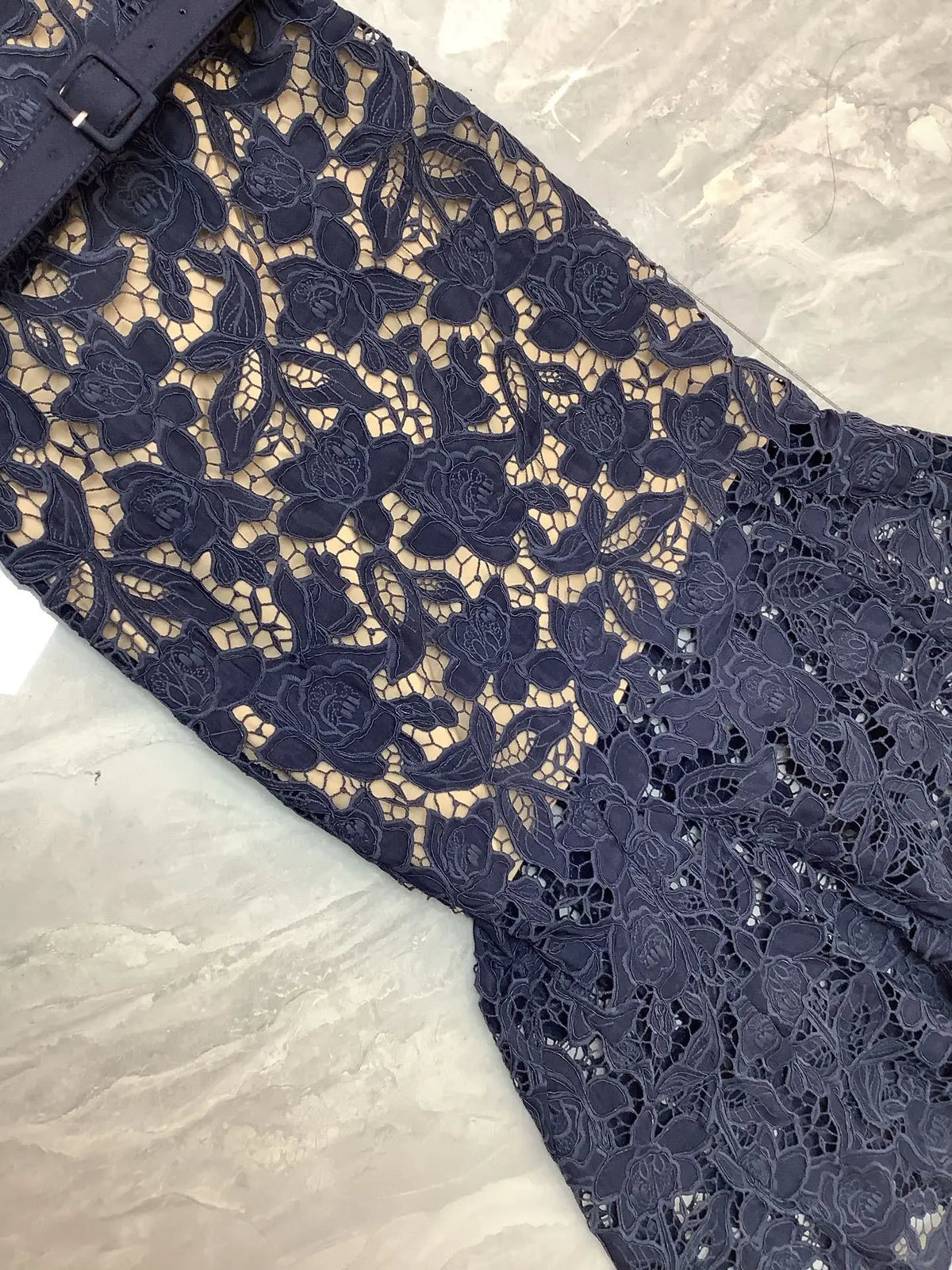 Lady Elegant Style Vintage Designed Hollow Out Lace Wear Lady Turn-down Collar Short Sleeve Solid Mermaid Long Dress