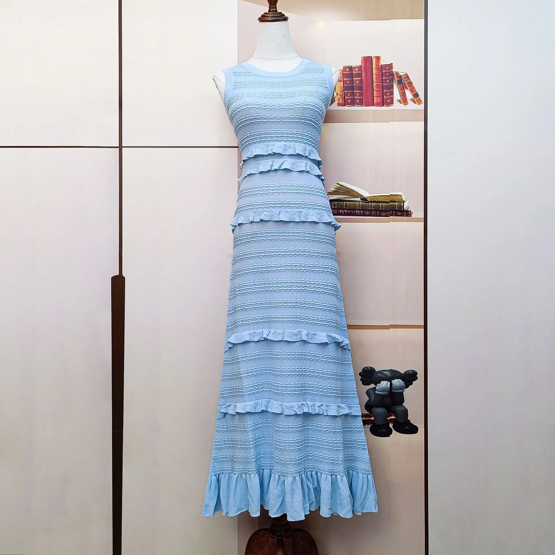 25 Spring and Summer New French Socialite Lace Slim-fit Knitted Cardigan Jacket Ruffled Sleeveless A-Line Solid Dress