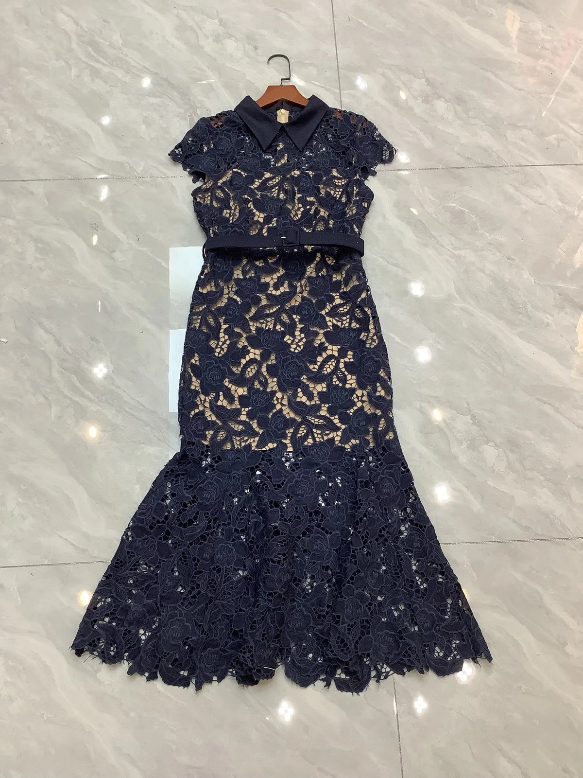 Lady Elegant Style Vintage Designed Hollow Out Lace Wear Lady Turn-down Collar Short Sleeve Solid Mermaid Long Dress