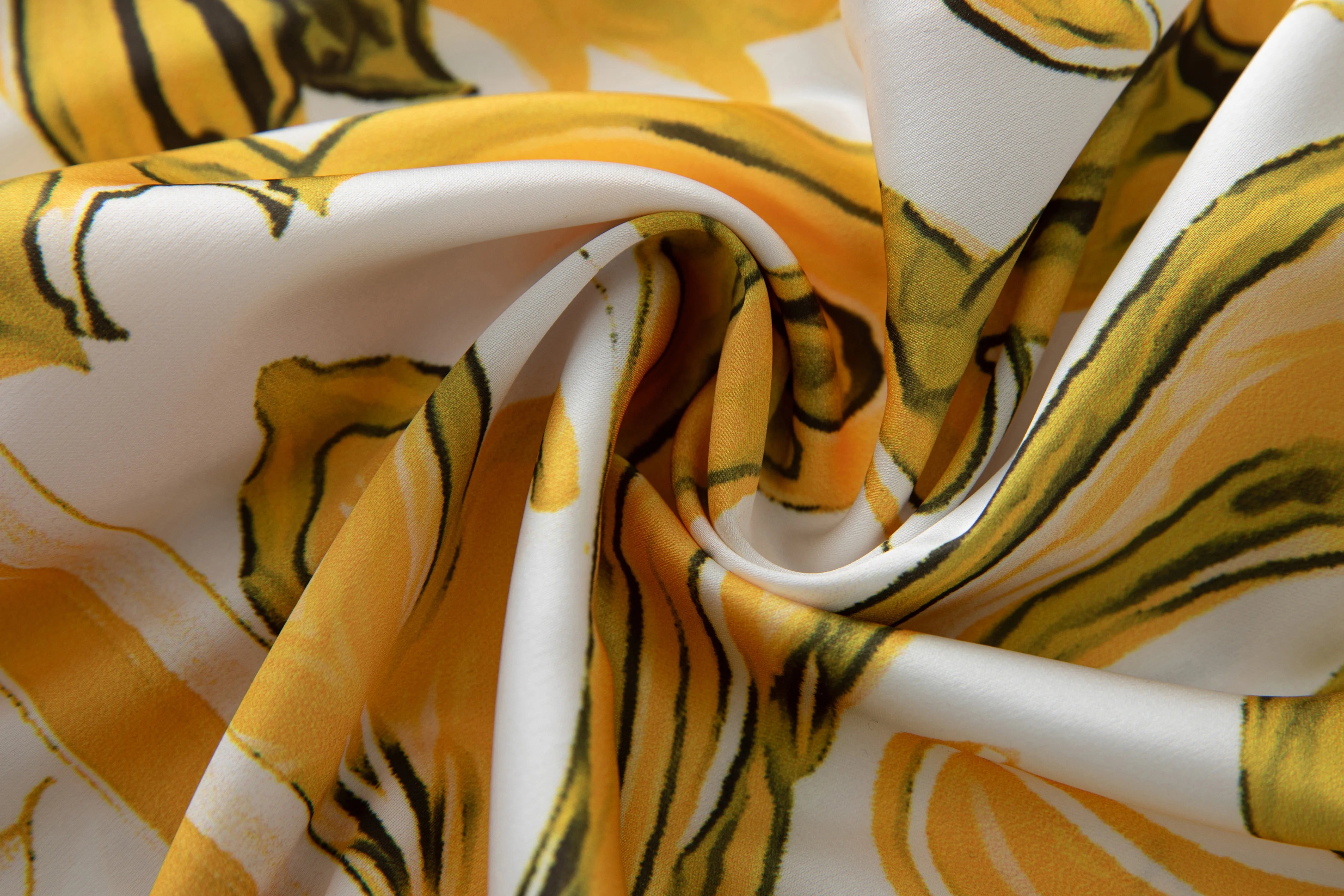 Modisches, elegantes, langes Dolce-Kleid