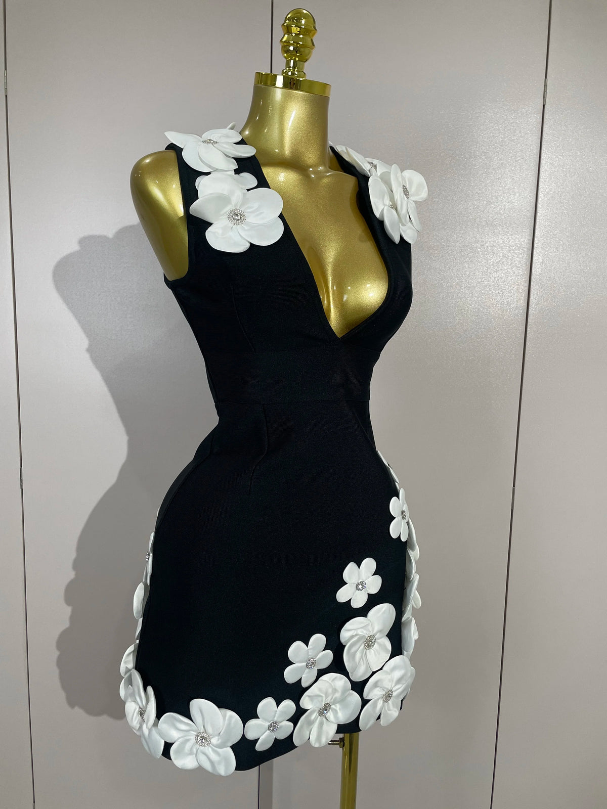 Women Crystal 3D Flowers Sexy Sleeveless V-neck Bandage Dresses Elegant Celebrate Evening Party Gown Birthday Club Party Dresses