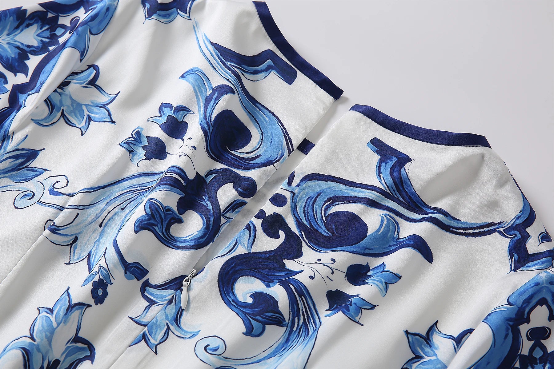 Modisches, elegantes, langes Dolce-Kleid