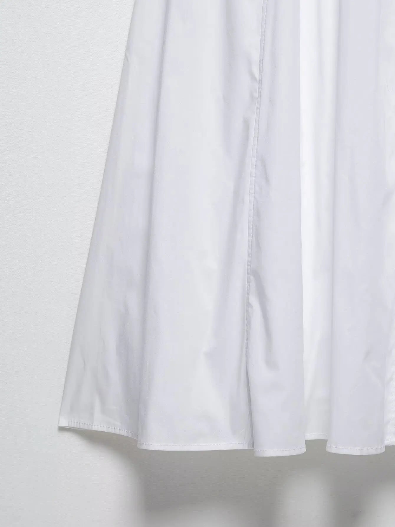 White trending Midi Guess dressd