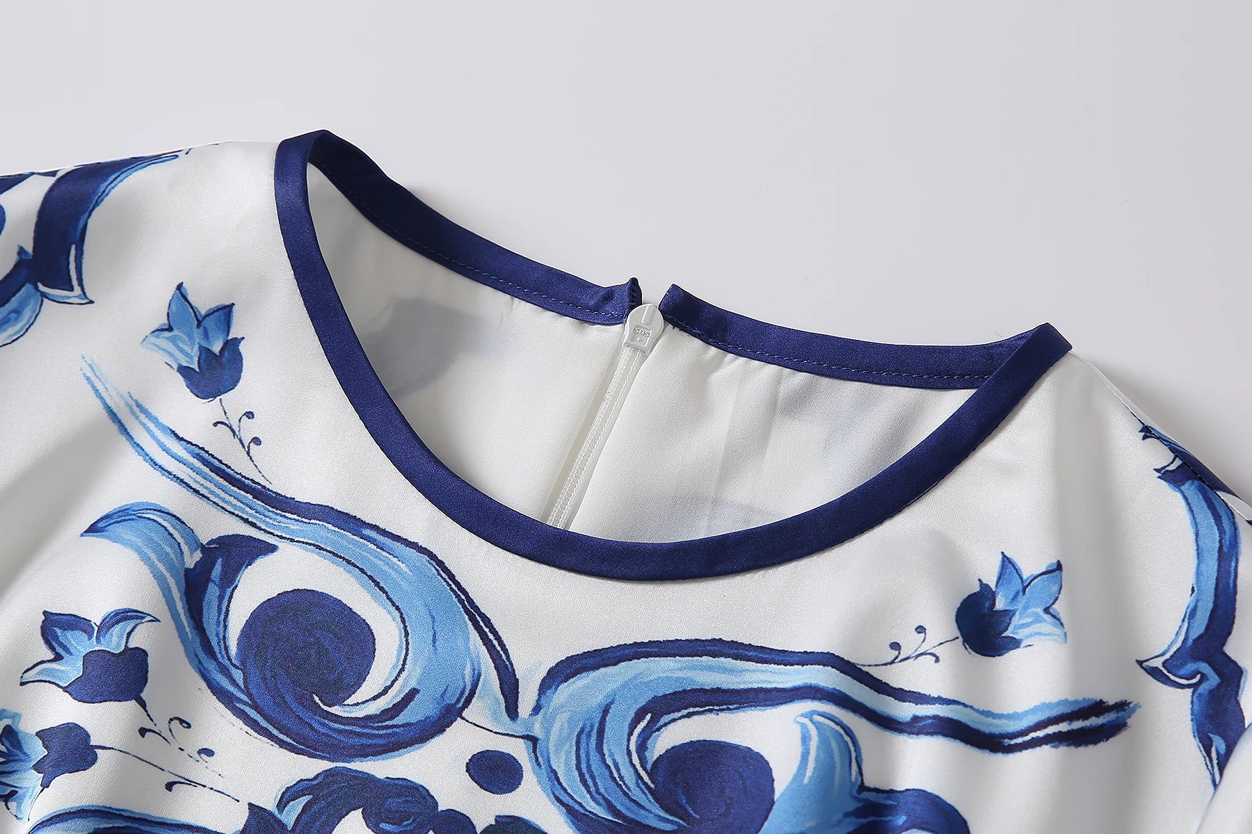 Modisches, elegantes, langes Dolce-Kleid