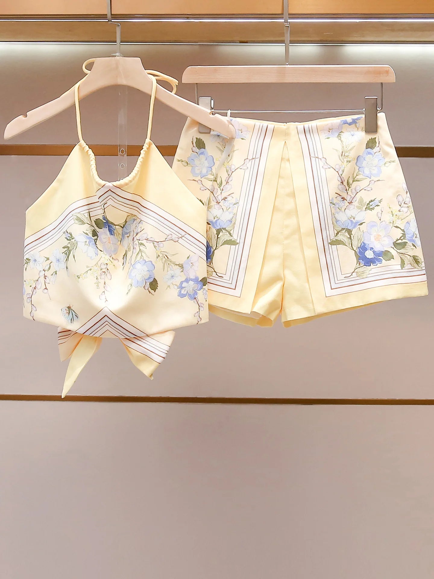 Women's Stylish Summer Printed Halter Top & Shorts Set