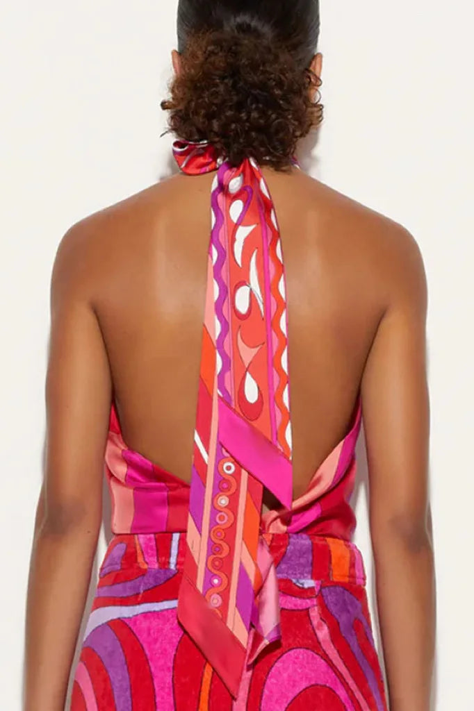 A new European and American lace-up vacation backless top and shorts set for women