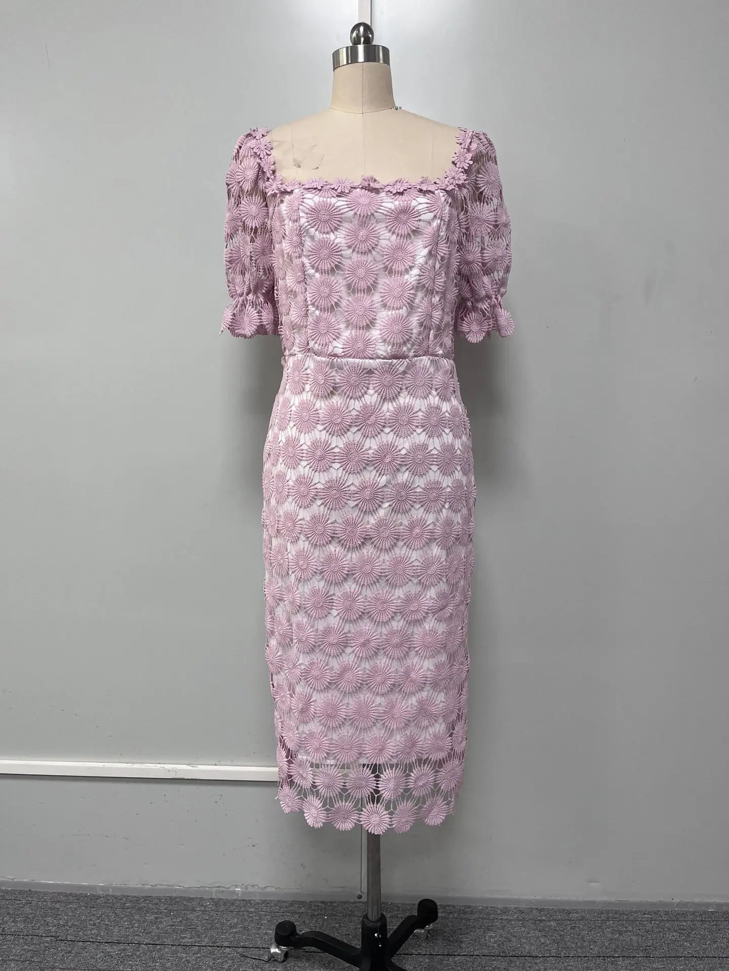 Elegant French Haute Couture Lace Dress Backless Slimming Design Princess Style Midi Skirt Short Sleeve V-Neckline Polyester... - Shellss