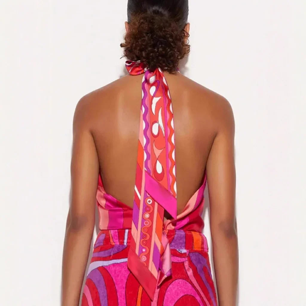 A new European and American lace-up vacation backless top and shorts set for women