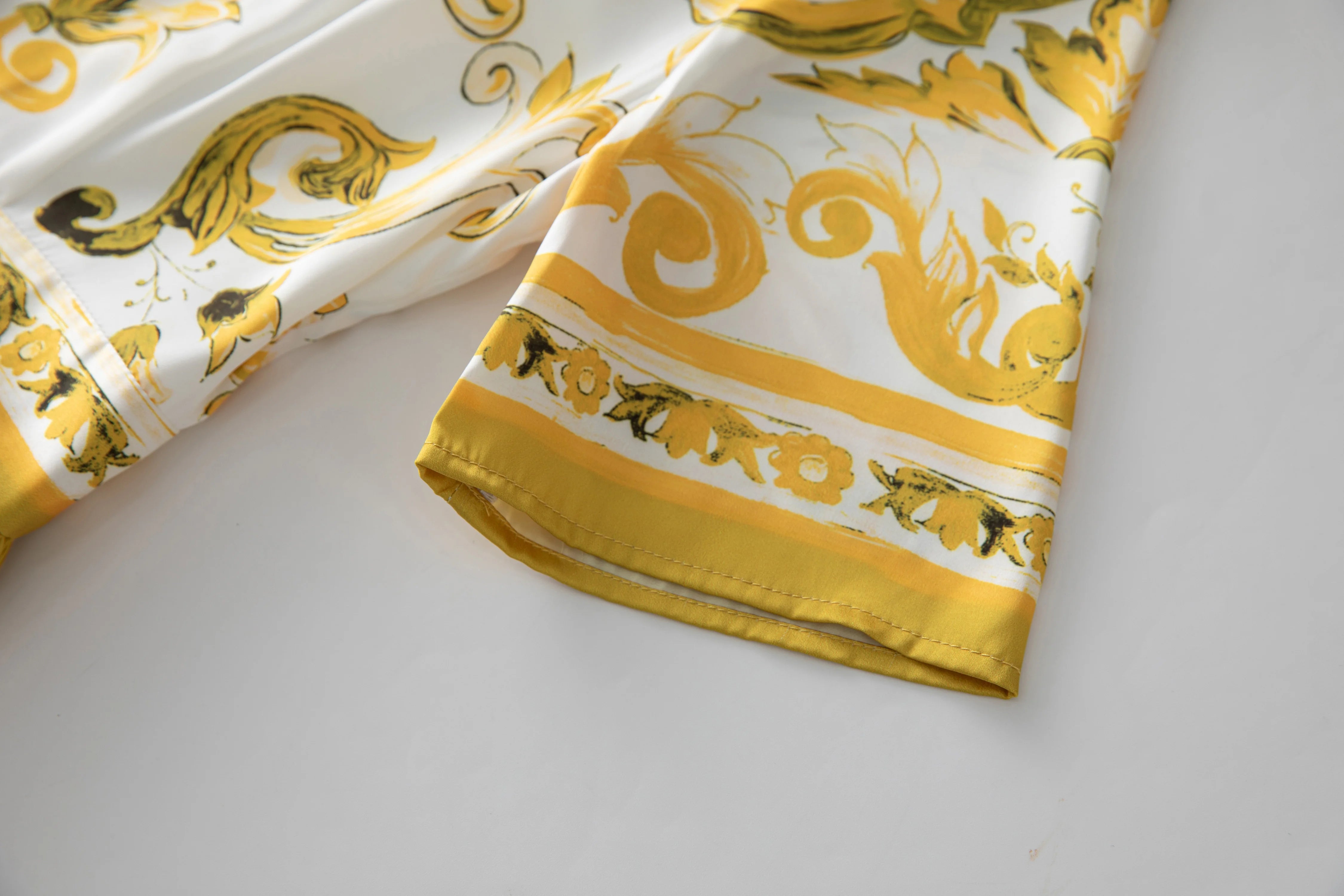 Modisches, elegantes, langes Dolce-Kleid