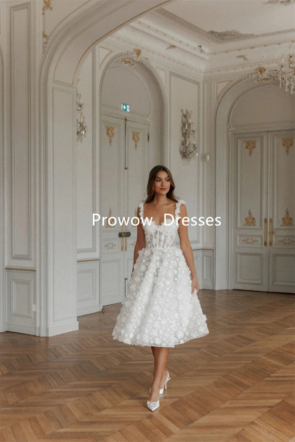 Exquisites elfenbeinfarbenes Spitzen-Brautkleid oder romantisches Gastkleid