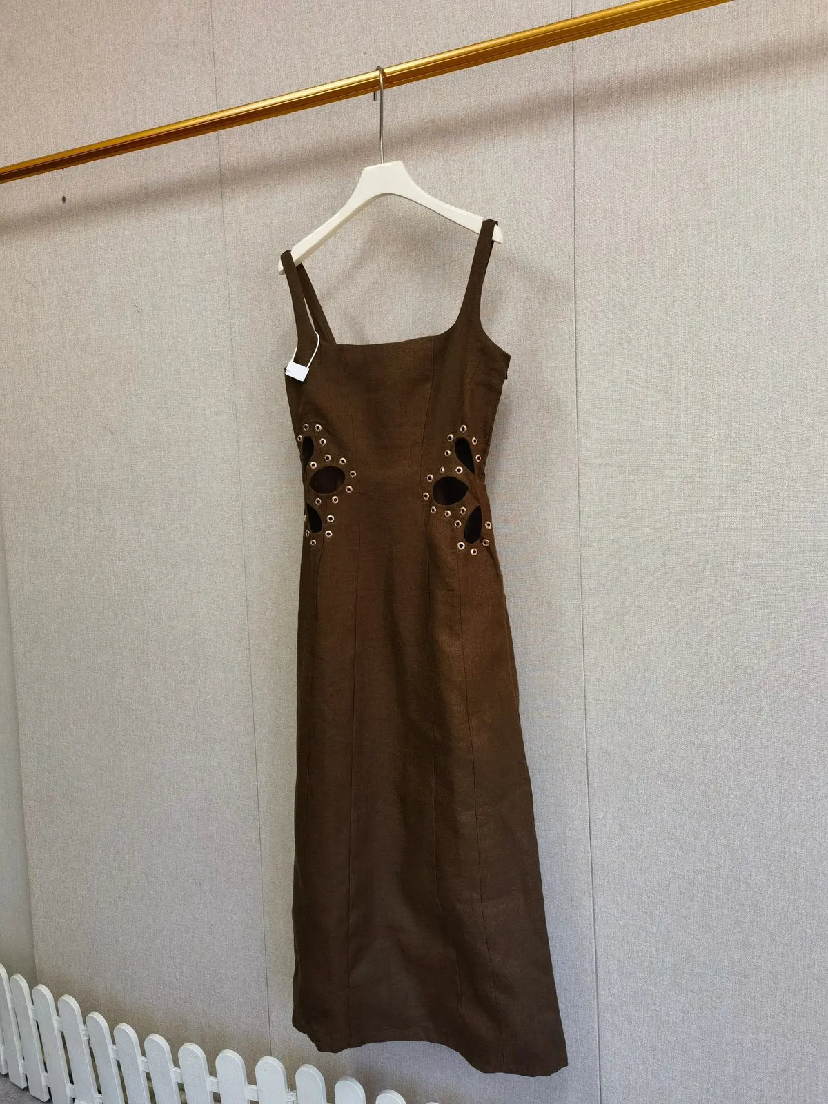 Retro Brown Women's Square Neck Strap Dress A-Line High Waist Rivet Hollow Design Lady Sleeveless Long Robe 2026 Summer New