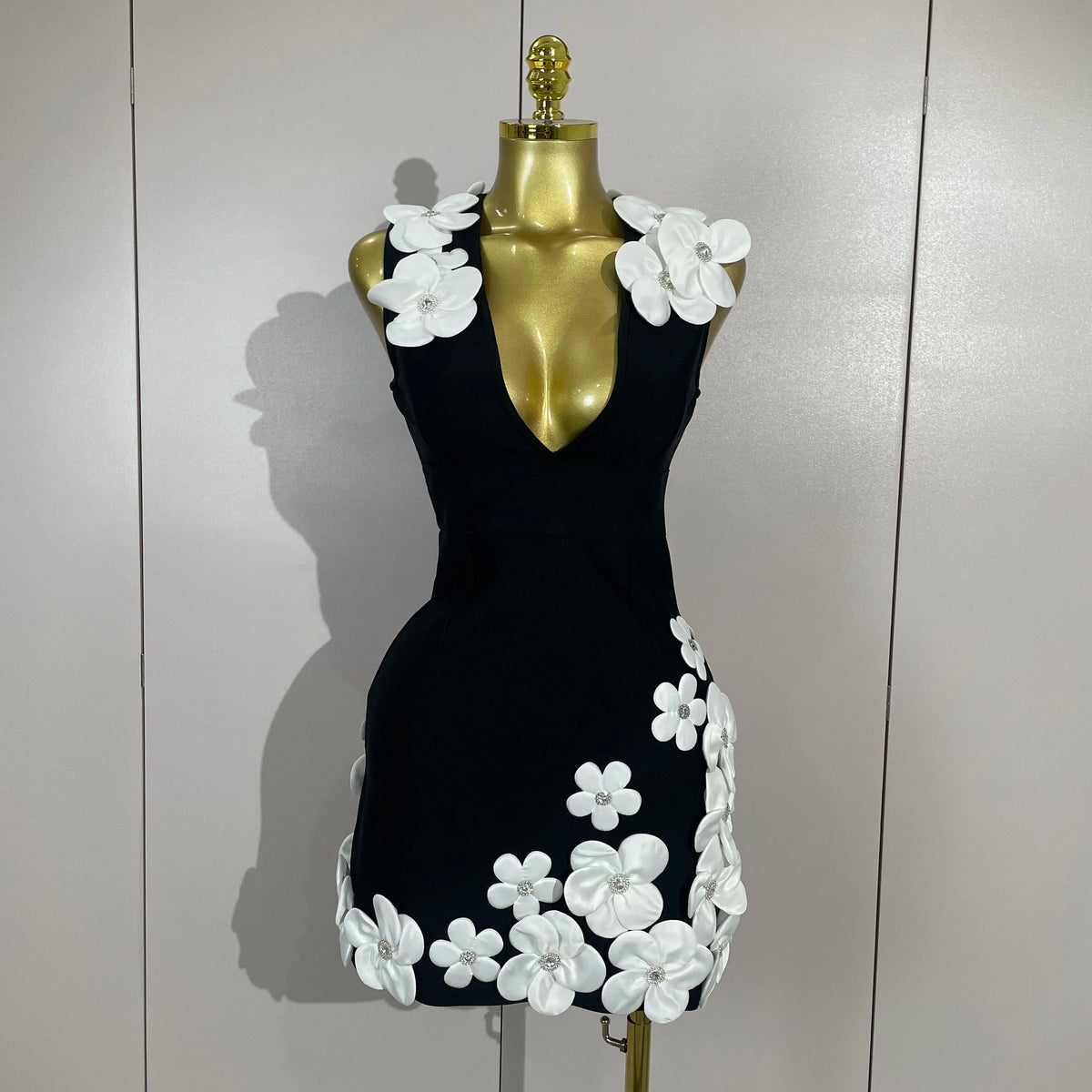 Women Crystal 3D Flowers Sexy Sleeveless V-neck Bandage Dresses Elegant Celebrate Evening Party Gown Birthday Club Party Dresses
