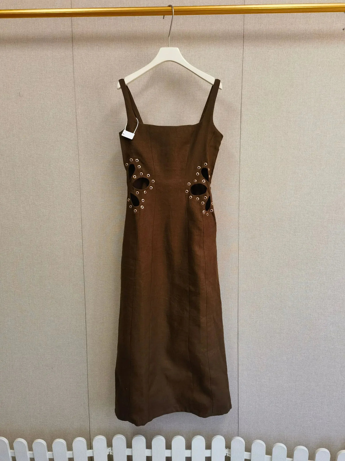 Retro Brown Women's Square Neck Strap Dress A-Line High Waist Rivet Hollow Design Lady Sleeveless Long Robe 2026 Summer New