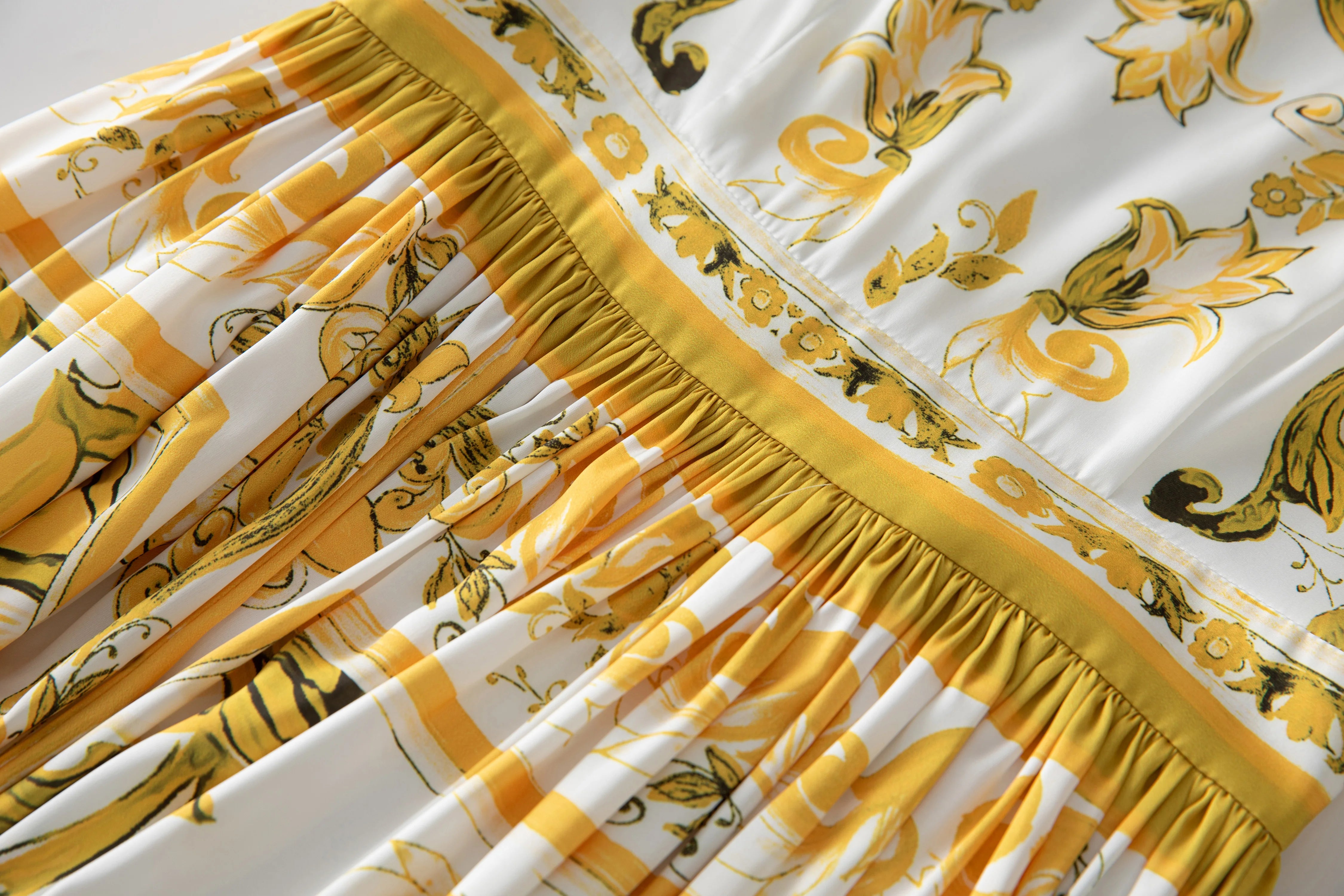 Modisches, elegantes, langes Dolce-Kleid