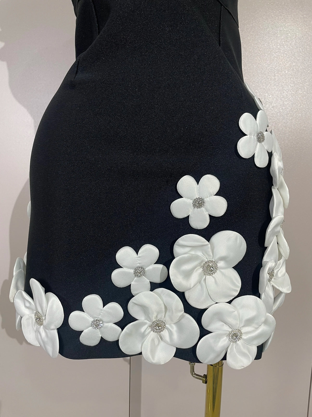 Women Crystal 3D Flowers Sexy Sleeveless V-neck Bandage Dresses Elegant Celebrate Evening Party Gown Birthday Club Party Dresses