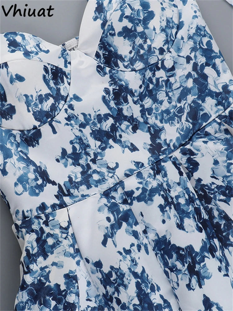 Griechenland oder Italien im blau-weißen Urlaubskleid