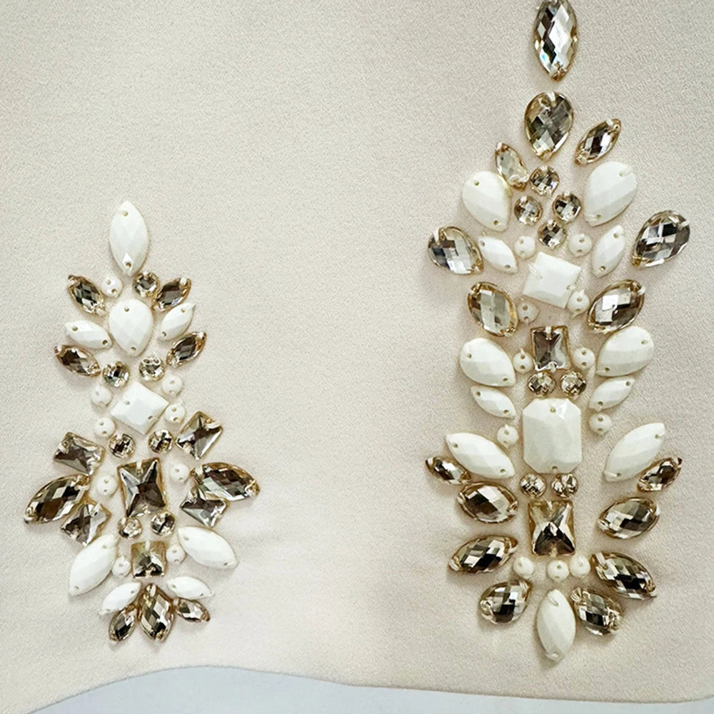 Kleid mit gestickten Verzierungen