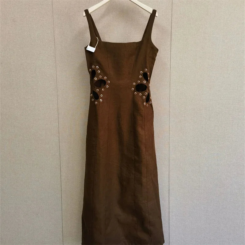 Retro Brown Women's Square Neck Strap Dress A-Line High Waist Rivet Hollow Design Lady Sleeveless Long Robe 2026 Summer New