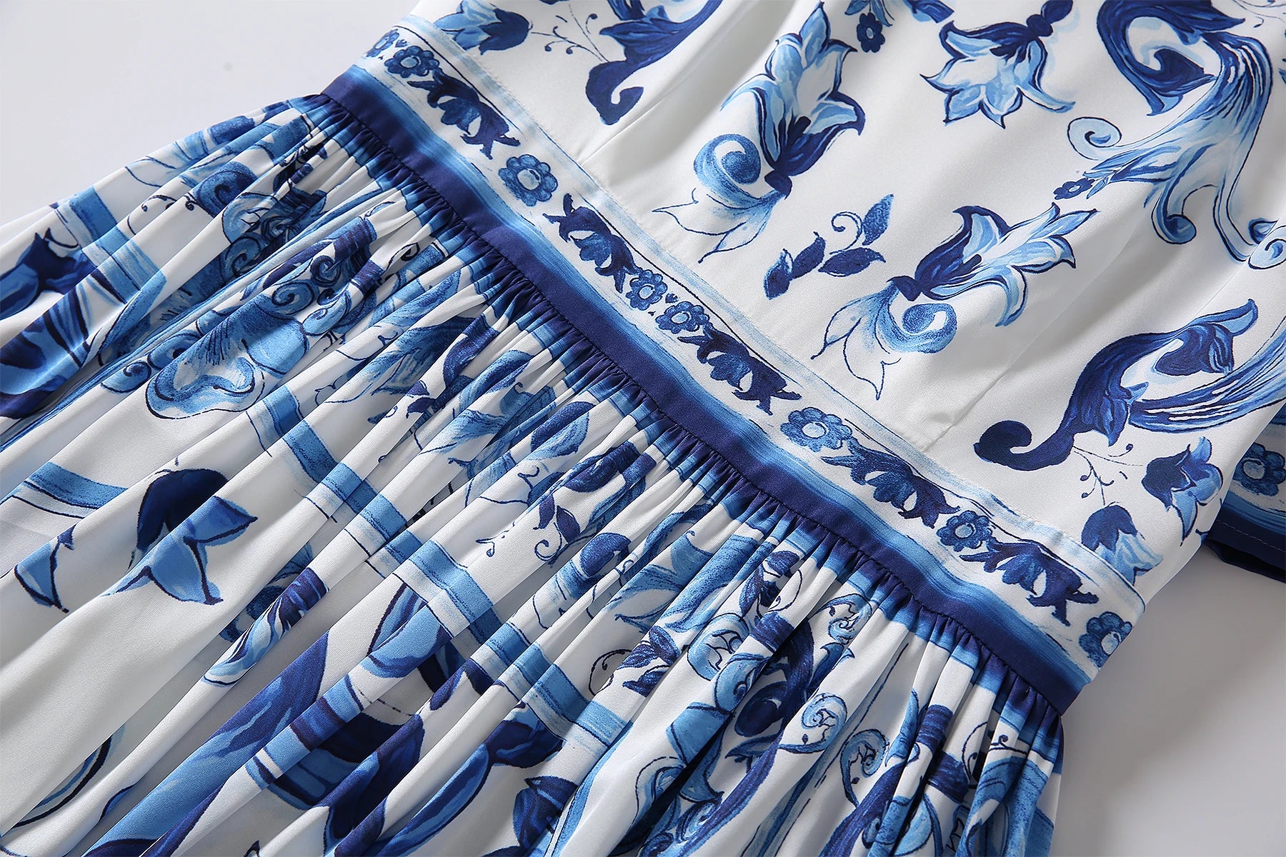 Modisches, elegantes, langes Dolce-Kleid