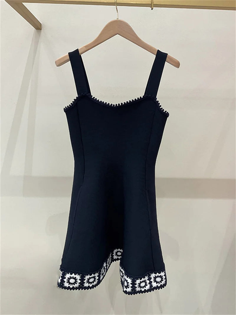 Contrasting Crochet Flower Women's A-Line Knitted Dress Slim Fit Sleeveless Ladies Temperament Short Robe 2026 Summer New