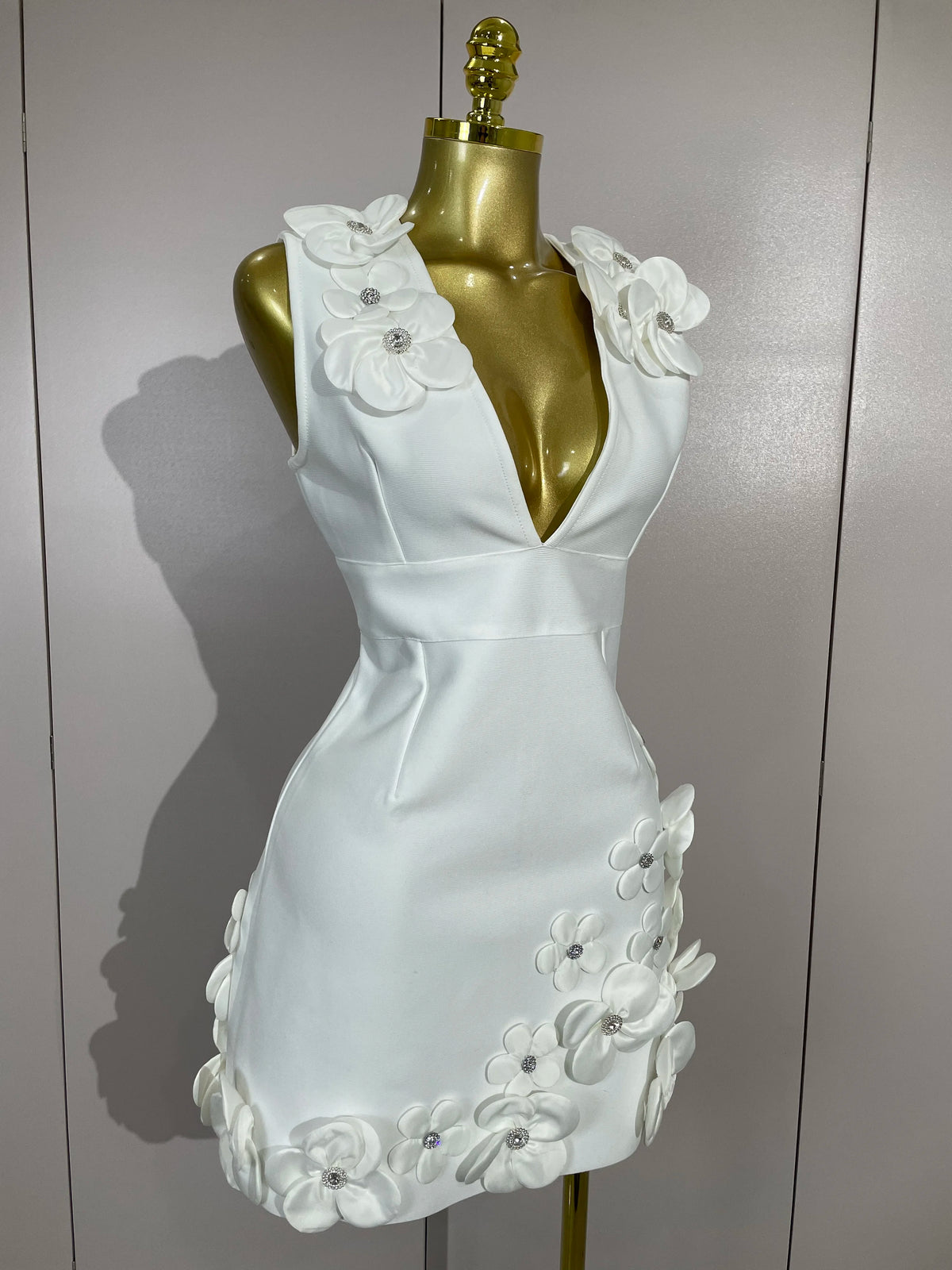 Women Crystal 3D Flowers Sexy Sleeveless V-neck Bandage Dresses Elegant Celebrate Evening Party Gown Birthday Club Party Dresses