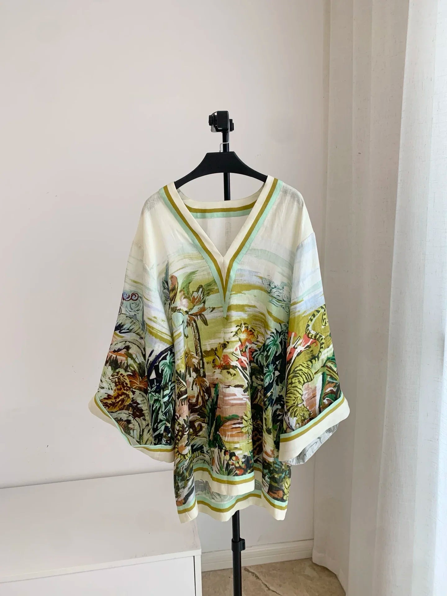 Ladies' V-neck green jungle style swinging linen loose short skirt