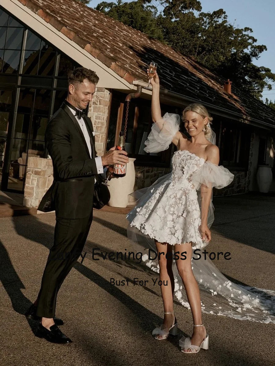 Trägerlose kleine weiße Brautkleider 2024 Puffärmel