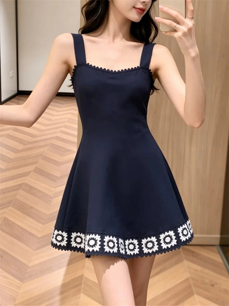 Contrasting Crochet Flower Women's A-Line Knitted Dress Slim Fit Sleeveless Ladies Temperament Short Robe 2026 Summer New