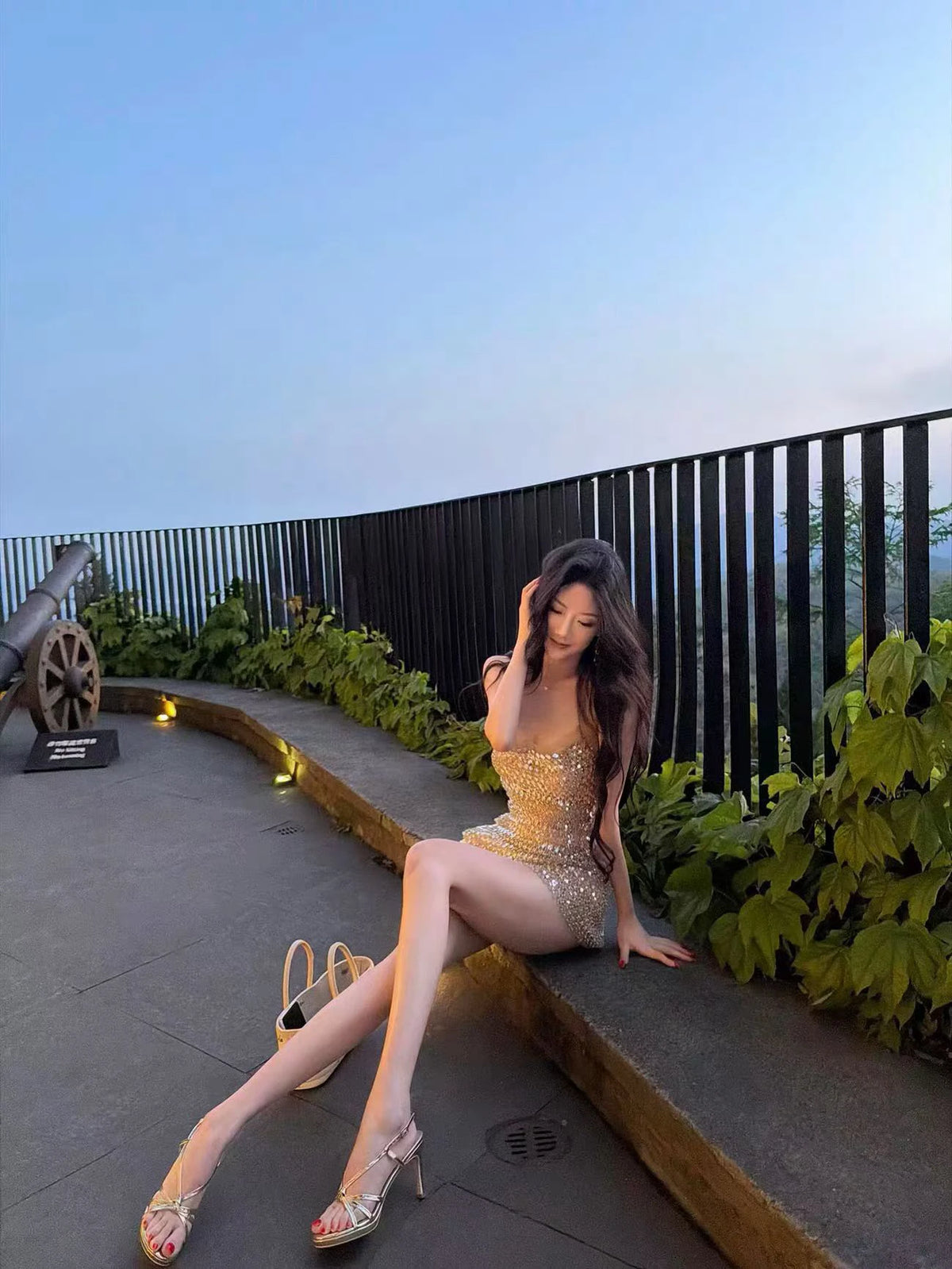 DEAT Fashion Slim Fit Sequins Neck Bow Tie Mini Dress Women's Patchwork Chic Backless Halter Dresses Summer New 7A5515
