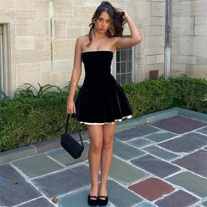 Schwarzes Off-Shoulder-Minikleid aus Spitze