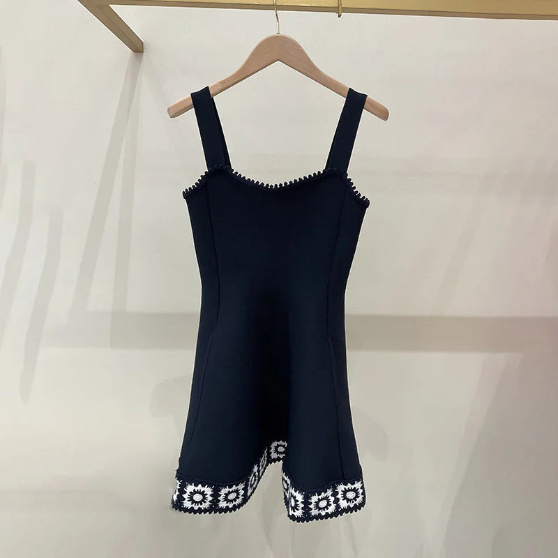 Contrasting Crochet Flower Women's A-Line Knitted Dress Slim Fit Sleeveless Ladies Temperament Short Robe 2026 Summer New